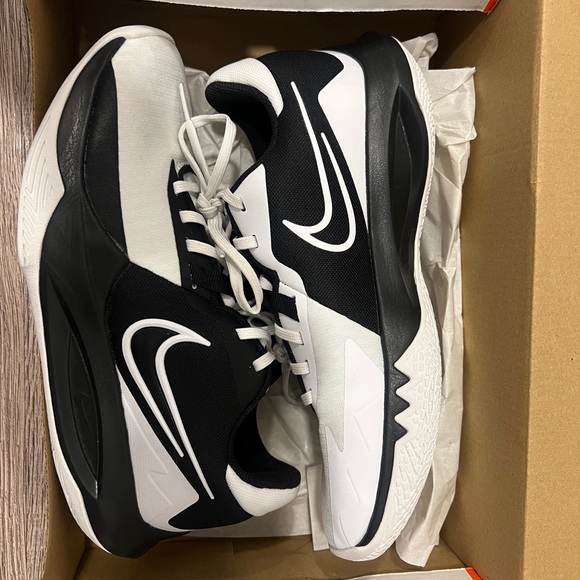 Women Basketball shoes - Picture 3 of 3